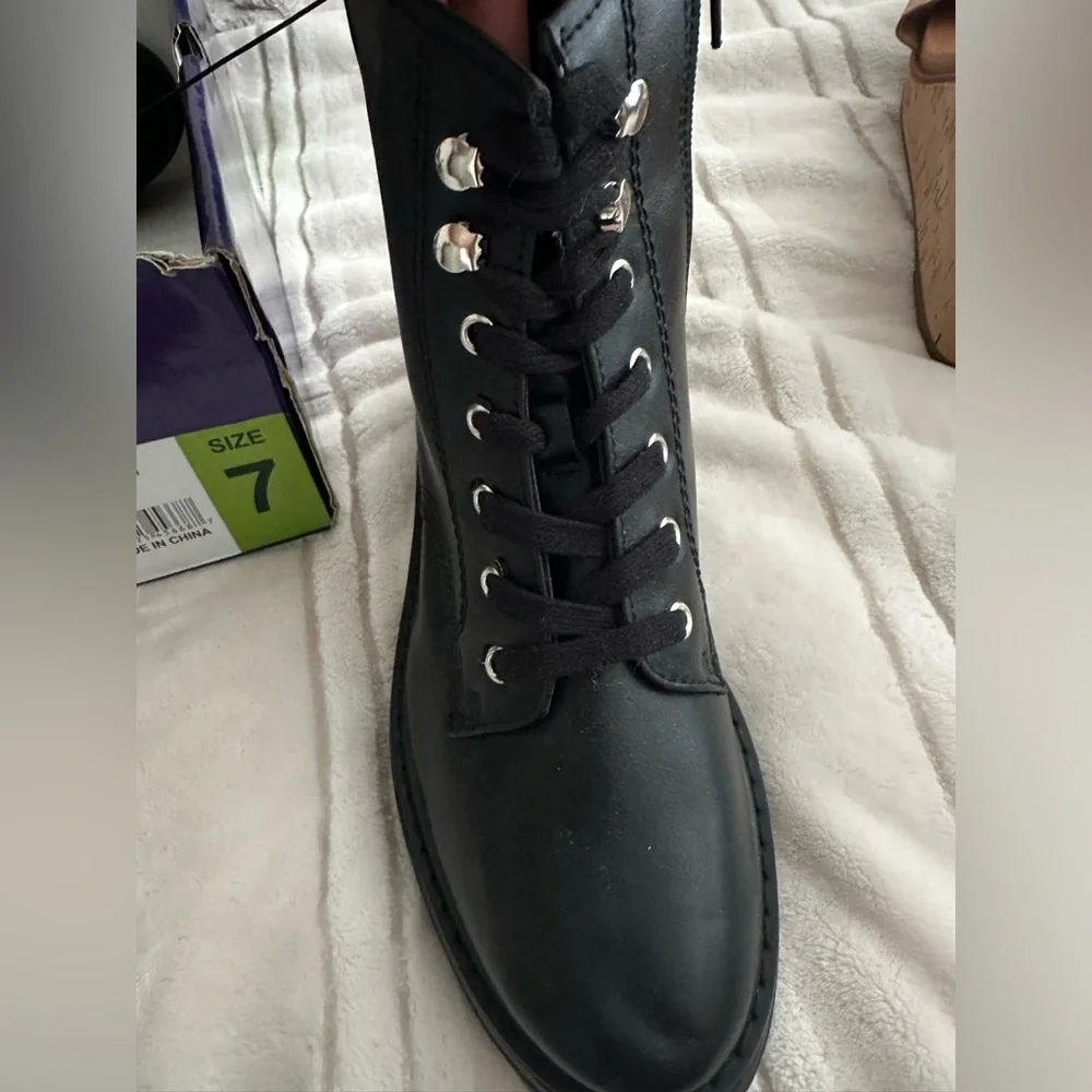 NWB MADDEN GIRL Combat Booties - Picture 3 of 5